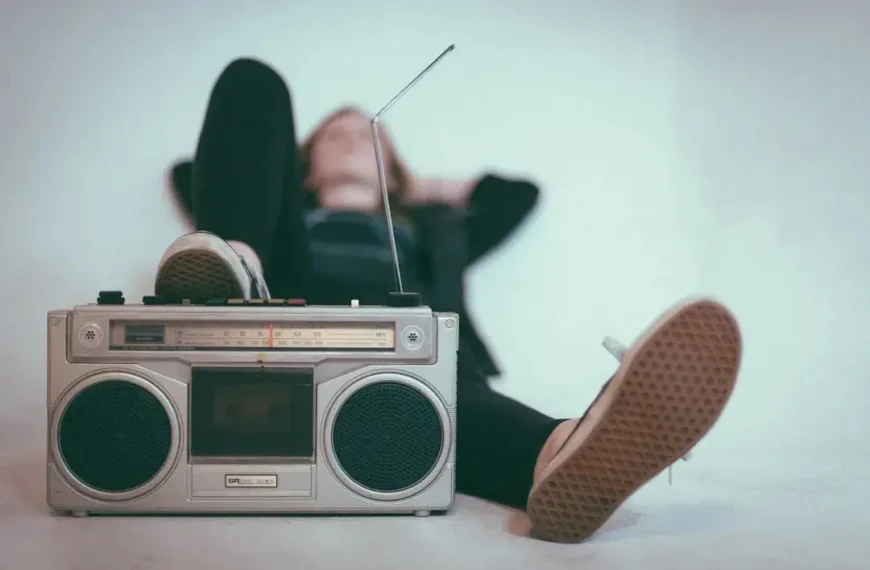 Rádiem: Bringing the World of Radio to Our Fingertips